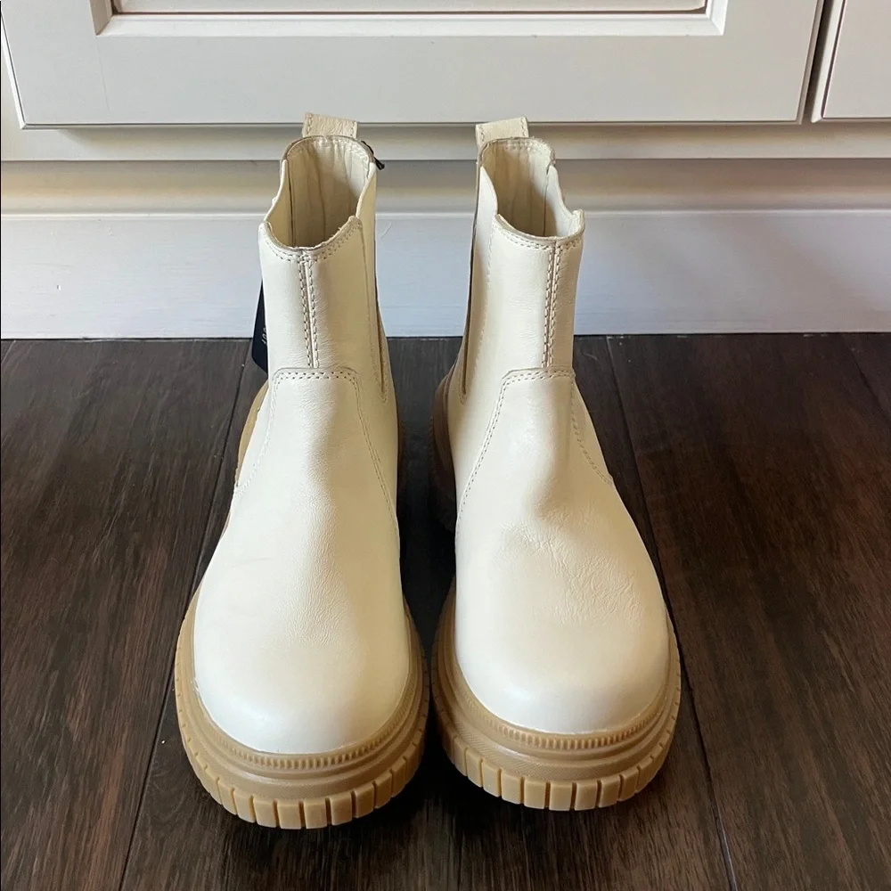 NWT SOREL Ona Ave Chelsea Boots - Waterproof, Leather